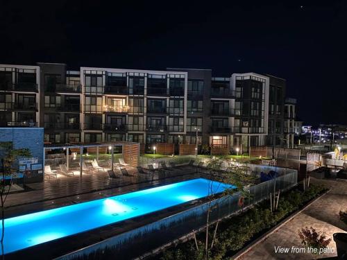 Úszómedence, Beautiful Condo, 2 Bedrooms and a Den in Friday Harbour Resort! in Innisfil (ON)