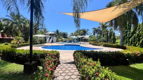 Swimming pool, Quinta Luna Mar, Residencial Las Veraneras in Los Cobanos
