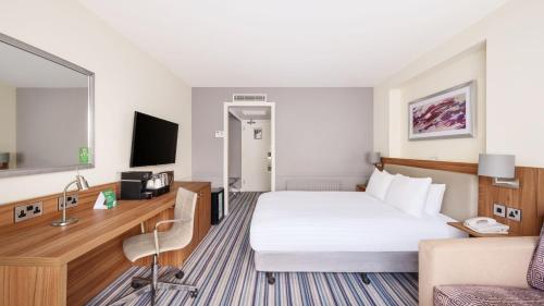 Standard Queen Room with Single Sofa Bed image 9