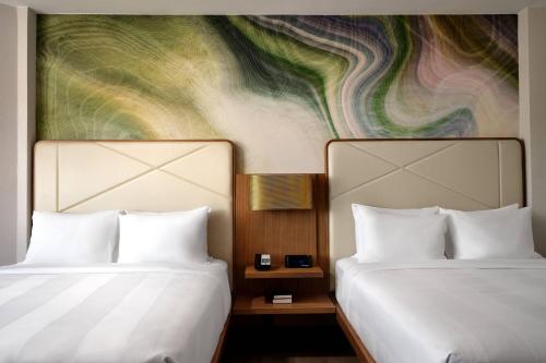 2 queen beds