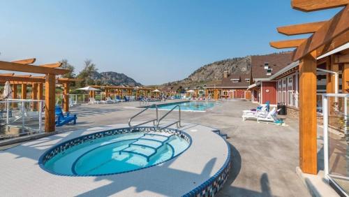 4 Bedroom House Walking Distance To Pools - #4