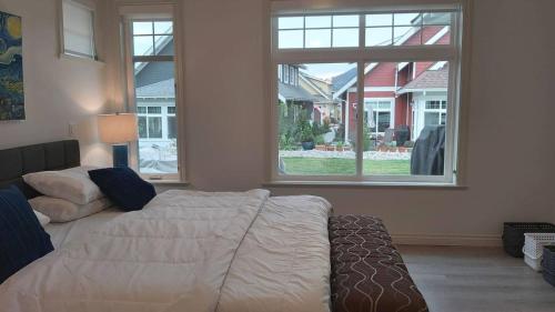 4 Bedroom House Walking Distance To Pools in Osoyoos, Canada