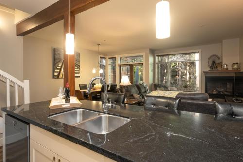 ห้องครัว, Pacific Forest Beach House in ปาร์คสวิล (BC)