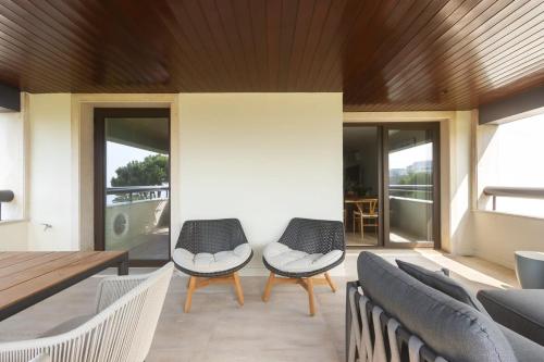 Oceanfront Lux Condo Sleeps 9 in ไบโร โด โรซาเรียว