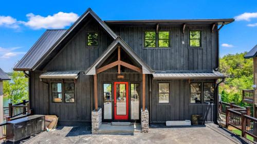 Luxury Cabin Slide into Lake Pool Hot Tub Games in Dandridge, USA