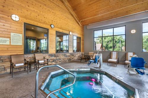 Best Western Premier Ivy Inn & Suites - image 9