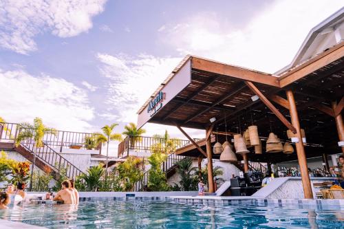Piscina, Tropical Suites Hotel in Bocas del Toro