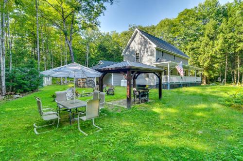The Locke-ness Pond Cabin in Chesterville! – khách sạn tại Wilton (ME)