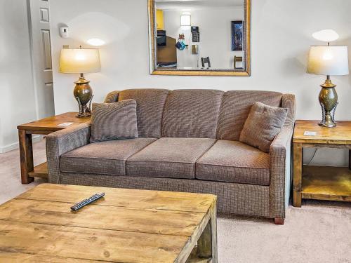 ML305 Perfect For Couples Close To Village And Trails WiFi in Snowshoe, USA