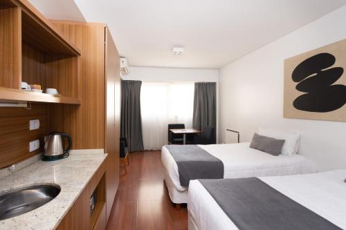 Classic Twin Room image 7