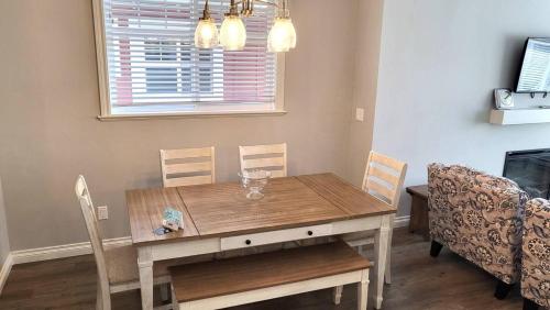 Tinhorn Meadow Cottage-walk To The Pool #20 in Osoyoos, Canada