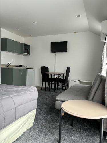 Courtesy Court Motel - image 3