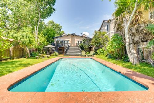 Texas Escape with Private Pool, Grill and Balconies! in Kemah, USA