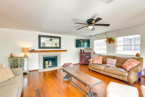 Texas Escape with Private Pool, Grill and Balconies! in Kemah, USA