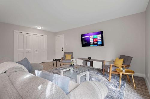 Modern Elegance Two-Bedroom One-Bathroom in Rochester Hills in Rochester Hills, USA