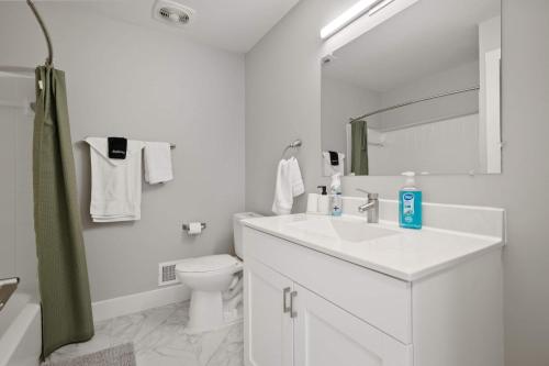 Modern Elegance Two-Bedroom One-Bathroom in Rochester Hills in Rochester Hills, USA