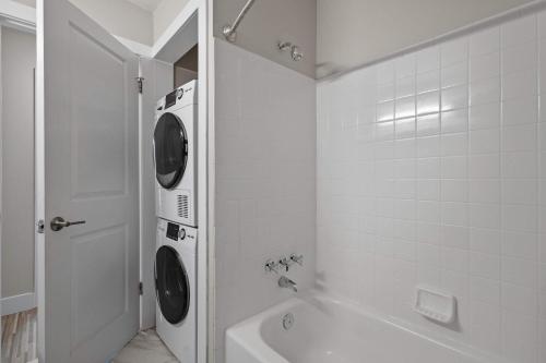 Modern Elegance Two-Bedroom One-Bathroom in Rochester Hills in Rochester Hills, USA