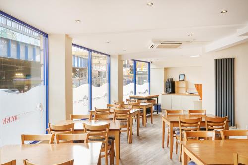 อาหารและเครื่องดื่ม, ดิสคัฟเวอรี อินน์ - ลีดส์ (Discovery Inn - Leeds) in ลีดส์ ซิตี้ เซ็นเตอร์