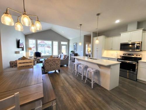 Tinhorn Meadow Cottage-walk To The Pool #20 in Osoyoos, Canada
