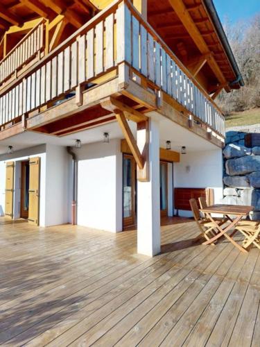 Mountain View, great location Chalet Joli in Surrey, Canada