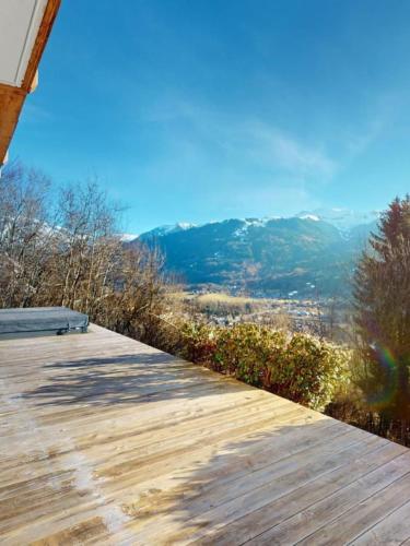 Mountain View, great location Chalet Joli in Surrey, Canada