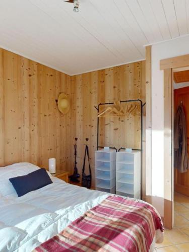 Mountain View, great location Chalet Joli in Surrey, Canada