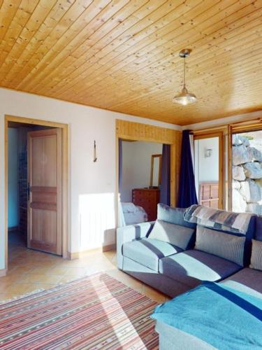 Mountain View, great location Chalet Joli in Surrey, Canada