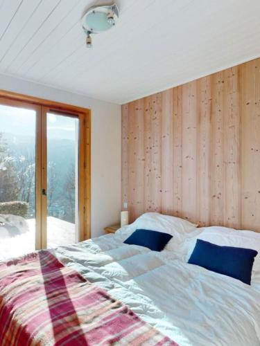 Mountain View, great location Chalet Joli in Surrey, Canada