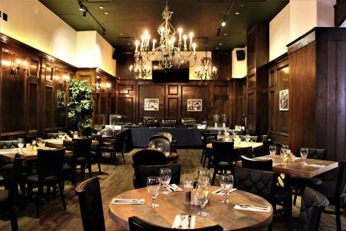 Restaurant, Holiday Inn New York City - Times Square By IHG near Fifth Avenue