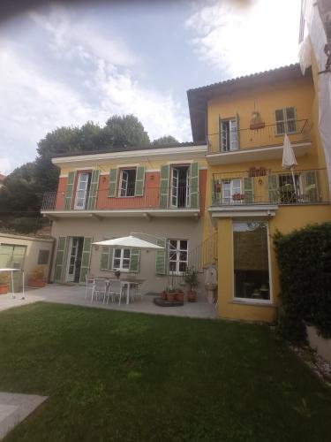 Kert, Casa Mabèl (Casa Mabel) in Chieri