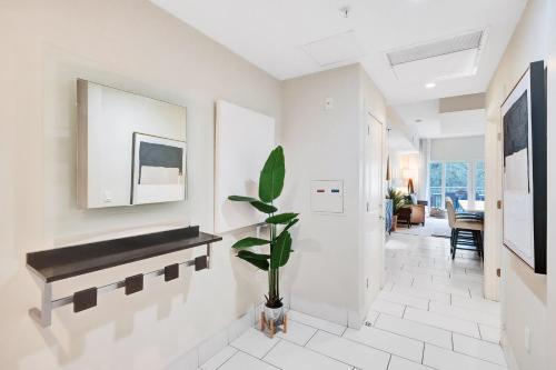Villa Vista-2 Story w 3Bdrms & Golf View in Miami, USA
