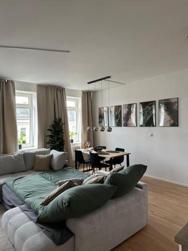 Luxus 2 Zimmer Apartment mit Stellplatz und Balkon