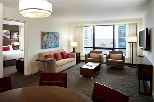 Deluxe One-Bedroom Suite