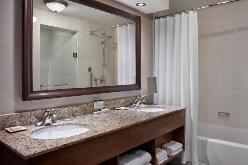 Delta Hotels Ottawa City Centre - image 2