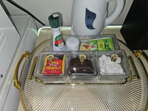 Cool place - חדרים דלוקס - קרוב ל"שיבא" תל השומר - בר אילן - כפר המכביה - מכללת ר"ג - חניית רכבים P  in Ramat Gan