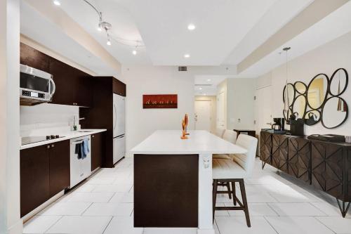 Kitchen, Villa Vista-2 Story w 3Bdrms & Golf View near Doral Golf Resort and Spa