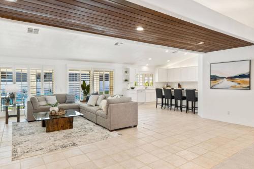 Home - 73181 Bel Air Rd, Palm Desert in Palm Desert, USA