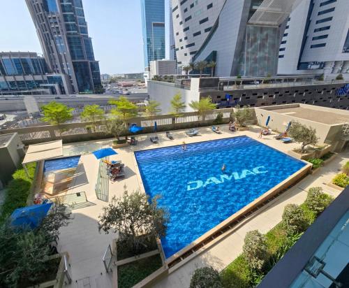 Chic 1BR Getaway- 4min Walk to Business Bay Metro & 10min to Burj Khalifa, Dubaj (zdjęcie 4)