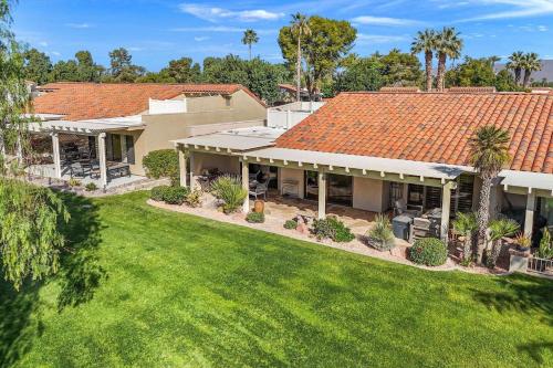 *Palm Desert Resort CC, 40255 Baltusrol Circle in Palm Desert, USA
