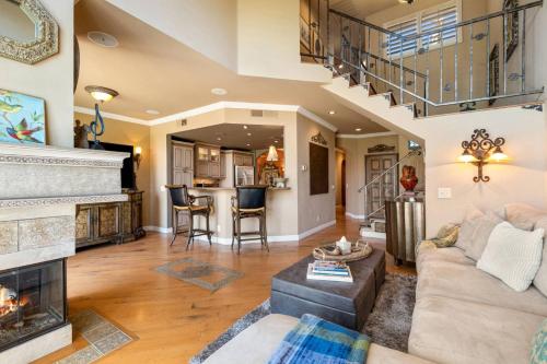 *Palm Valley CC, 38029 Crocus Lane in Palm Desert, USA
