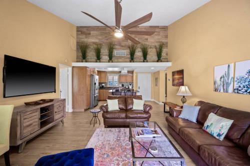 *Palm Desert Resort CC, 77308 Olympic Way in Palm Desert, USA