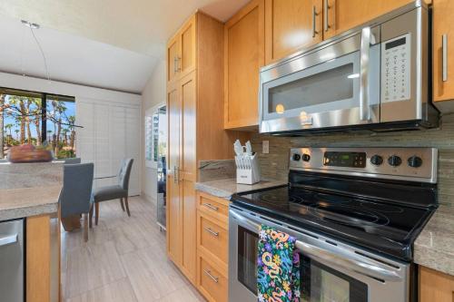 *Palm Valley CC - 76694 Chrysanthemum Way in Palm Desert, USA