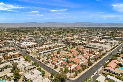 El Paseo Village, 45418 Lupine Lane in Palm Desert, USA