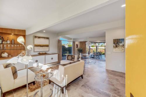 Condo - 46177 Highway 74, Unit 10 in Palm Desert, USA