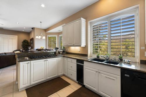 Versailles, 6 Cartier Court, Rancho Mirage in Rancho Mirage, USA