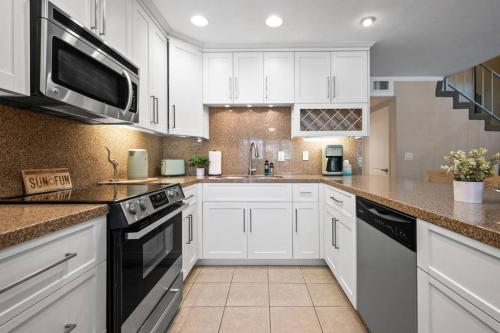 *Sandroc Condominiums #18, 45405 Lupine Lane in Palm Desert, USA