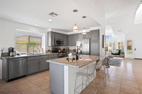 *Home - 77330 Evening Star Cir, Indian Wells in Indian Wells, USA