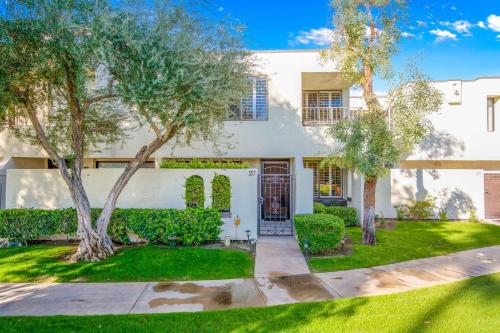 *Sandroc Condominiums #27, 45451 Lupine Lane in Palm Desert, USA