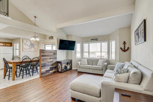 Lake-View Condo in Osage Beach Walk to Boat Ramp