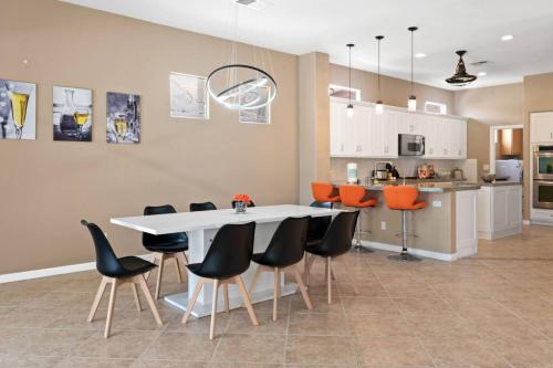 Avondale CC - 75779 Heritage West in Palm Desert, USA